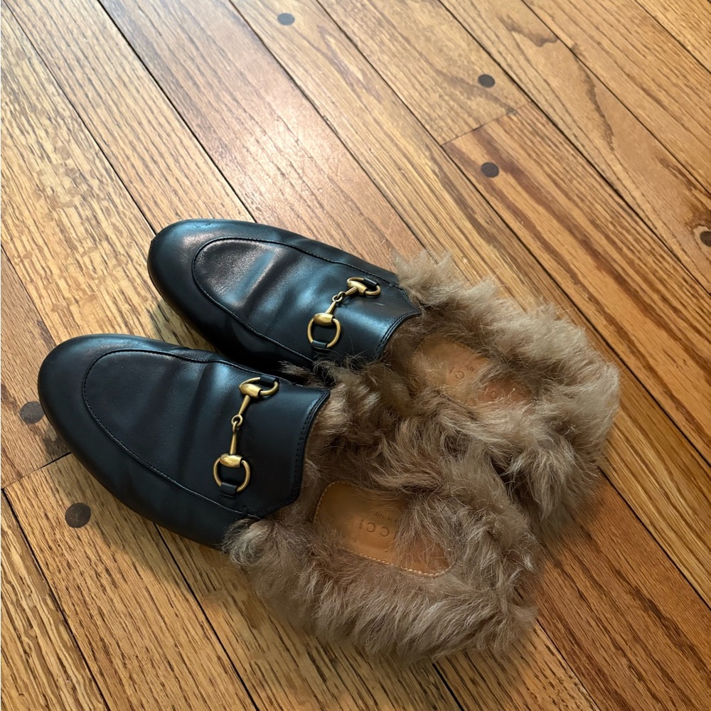 GUCCI Black Leather Loafers with Fur Lining